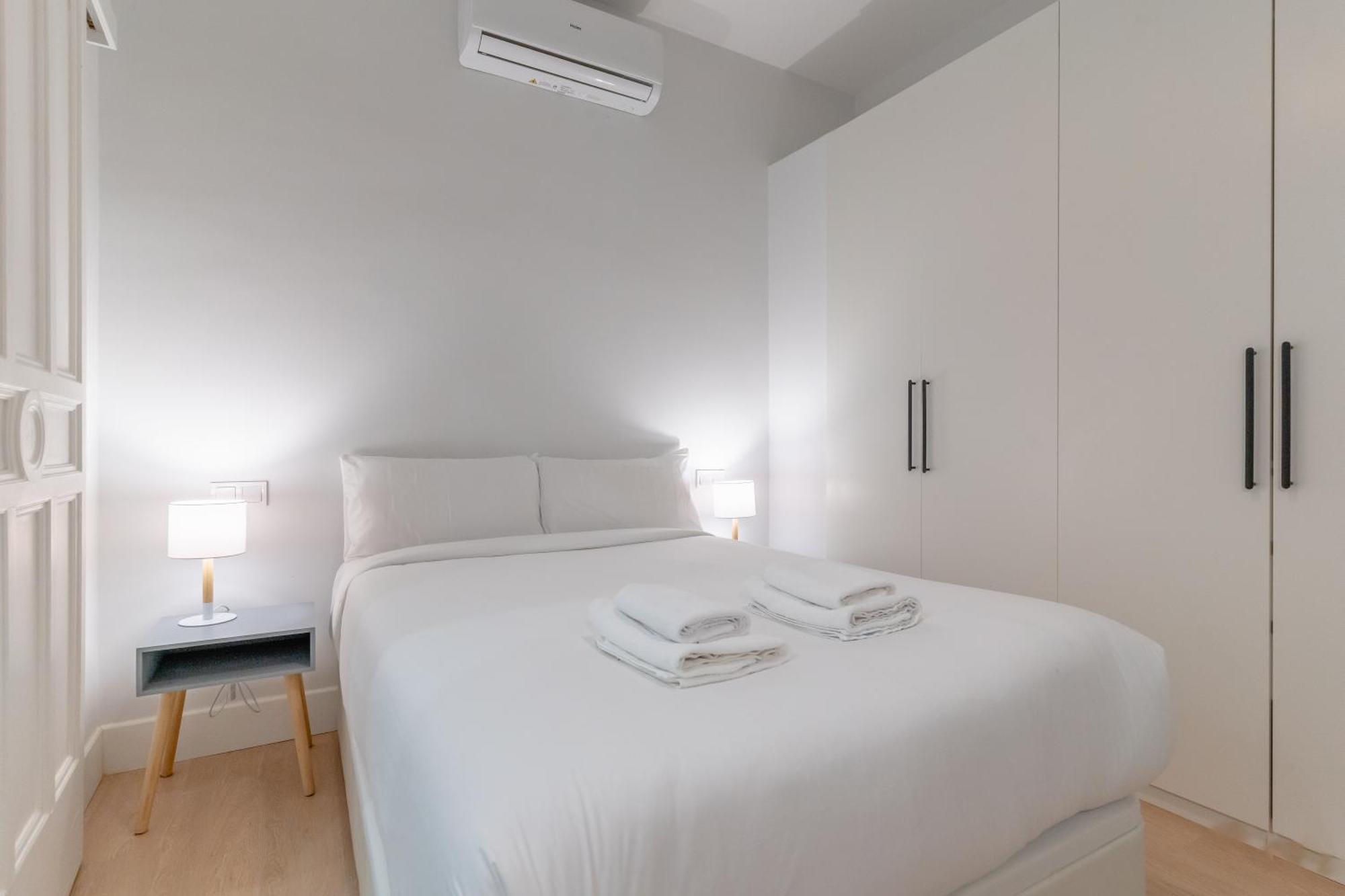 Апартаменти Cozy And Central-1Bd 1Bth- Cortes Мадрид Екстер'єр фото